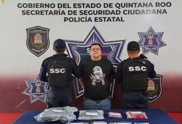 El sujeto intentó huir, pero fue detenido para ser inspeccionado y se le encontró con presuntas dosis de marihuana
