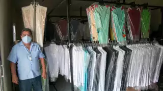 Sus bodegas continúan repletas debido a la falta de ventas