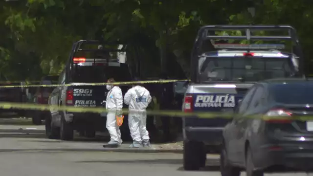 Un convoy de sicarios rodeó el auto donde viajaban los agentes ministeriales, sobre la calle Venustiano Carranza en Bonfil, Cancún