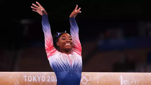 Simone Biles regresa a competir y gana el bronce en barra de equilibrio en Tokio 2020