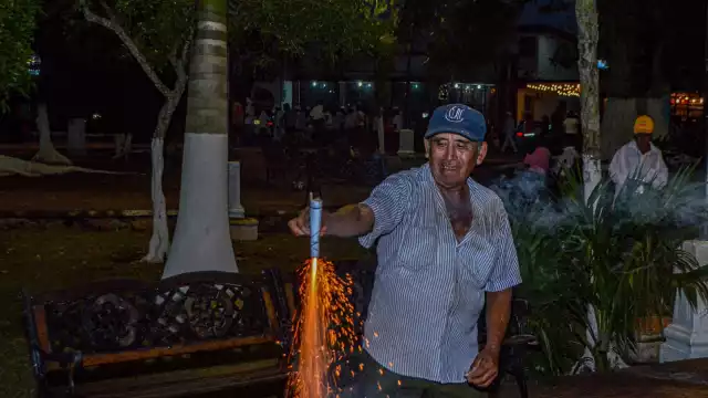 La fabricación de pólvora en Hocabá involucra a toda la familia, desde niños hasta adultos