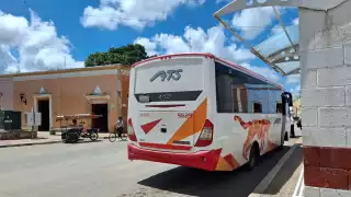 Adulto mayor termina herido al ser arrollado por autobús del ATS en Hecelchakán