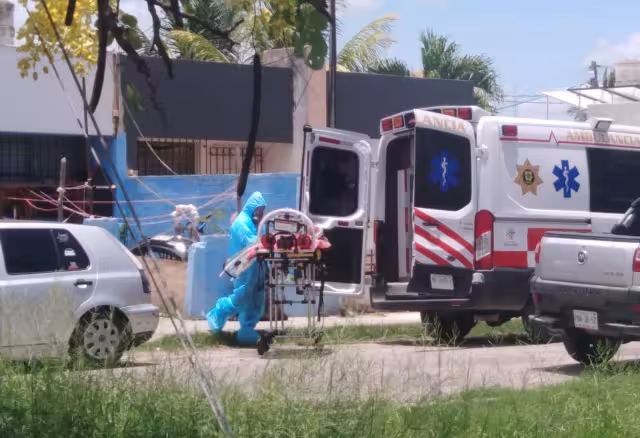 Los paramédicos le pidieron a la familia a firmar el papel correspondiente