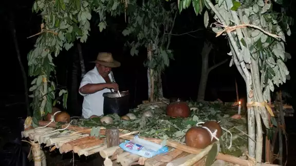 El ritual maya es un culto de carácter agrícola cuyo fin es la petición de la lluvia a los yumtsilo’ob (señores creadores) como un regalo para las tierras.