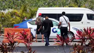 Turista da positivo a COVID-19 en aeropuerto de Cancún y se va en taxi