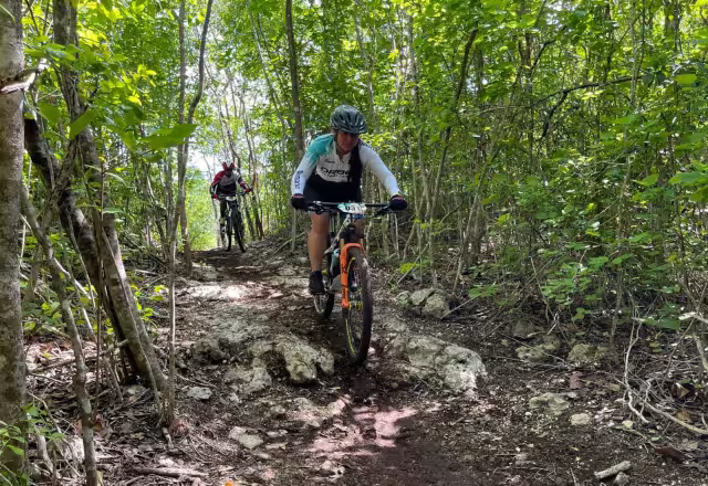 El punto de salida será en las inmediaciones del Palacio Municipal local, abarcando el Eco Parque de aventura Bolontunil
