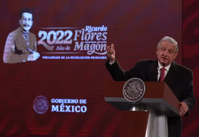 AMLO señaló que hay un proceso de revisión de los mecanismos estatales para la protección de periodistas y luchadores sociales.