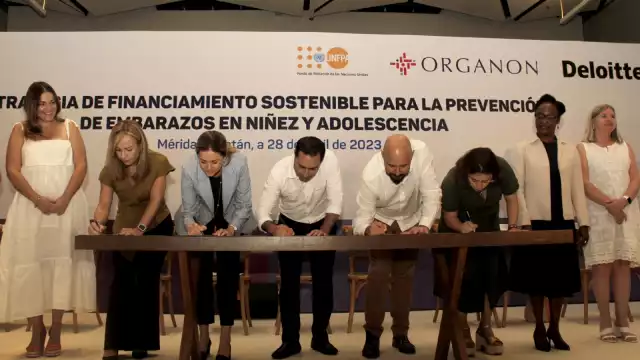 El acto protocolario entre Organon, la asesora de Deloitte, el Unfpa y las autoridades se realizó en el Centro de Convenciones Siglo XXI