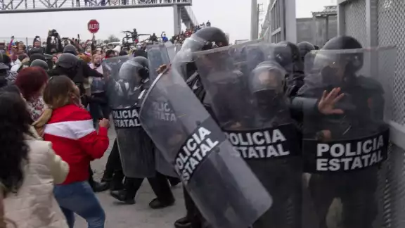 En el penal de apodaca se enfrentaron grupos rivales, lo que provocó más de una decena de lesionados En el penal de apodaca se enfrentaron grupos rivales, lo que provocó más de una decena de lesionados
