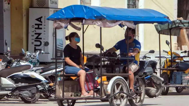 En la localidad existe aproximadamente 250 personas dedicadas al transporte público