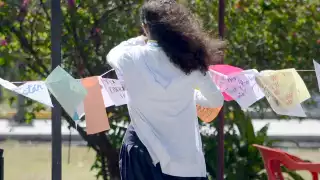 A través de tendederos, los estudiantes exponen sus denuncias; a la fecha hay siete formarles