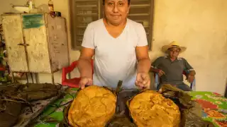 Las horas de trabajo tienen su recompensa cuando el platillo está listo, para el disfrute de los vivos y de los ancestros