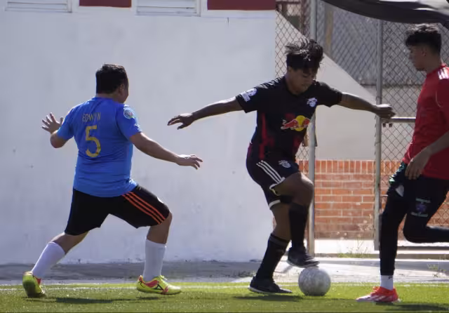 La Barra FC lidera la Liga de los Medios con 30 puntos e invicto de 10 victorias en 10 partidos.