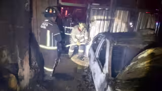 Vehículo se incendia en la SM 245 y moviliza a cuerpos de emergencia de Cancún