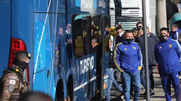 Además del pago monetario, los sancionados serán vetados de diferente número de partidos por suspensión