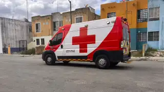 Bebé es rescatado tras caer en un cuerpo de agua en la colonia Villas del Sol de Playa del Carmen