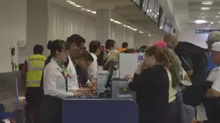 Se reactivaron algunos vuelos comerciales hacia Acapulco, luego del paso del Huracán Otis