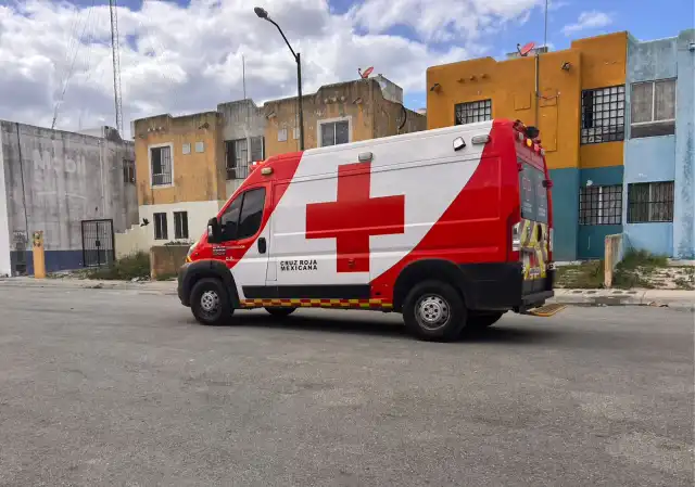 Cuerpos de emergencia acudieron al lugar para atender el llamado.