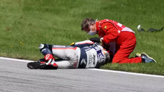 Accidente en el Gran Premio de Austria de MotoGP (Reuters) Accidente en el Gran Premio de Austria de MotoGP (Reuters)