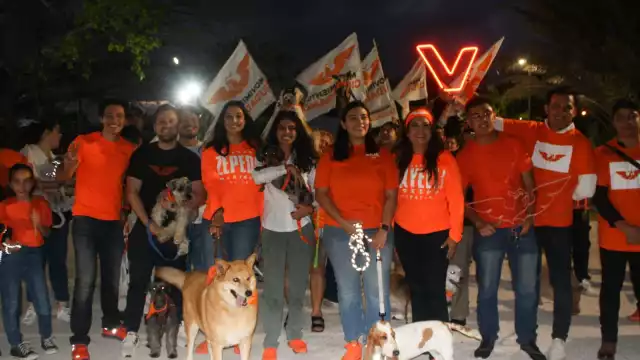 Vida Gómez Herrera realiza caminata canina en la Colonia Miraflores