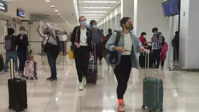 El primer vuelo que aterrizó al aeropuerto de Mérida llegó  a las 4:50 horas, siendo el 448 de Tijuana con más de 100 pasajeros