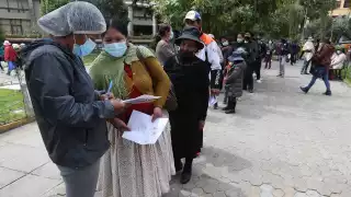 La obligatoriedad de la vacunación contra COVID-19 en Bolivia se canceló hasta el 26 de enero. FOTO: EFE