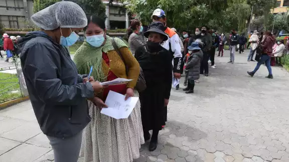 La obligatoriedad de la vacunación contra COVID-19 en Bolivia se canceló hasta el 26 de enero. FOTO: EFE La obligatoriedad de la vacunación contra COVID-19 en Bolivia se canceló hasta el 26 de enero. FOTO: EFE