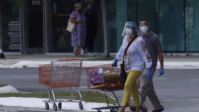 Especialista médico pide no alarmarse y dice que las infecciones de la subvariante son pocas