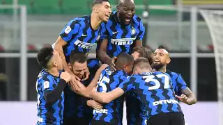 Inter se gana al Milan 2-1 con gol al 97'