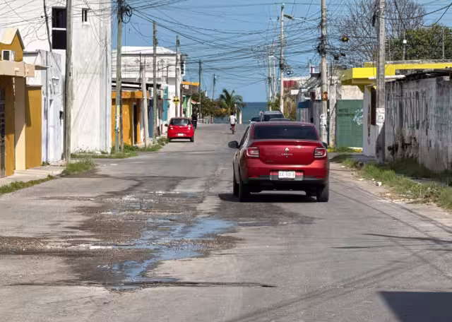 Reportan fuga de agua en colonia San Patricio, en Champotón.