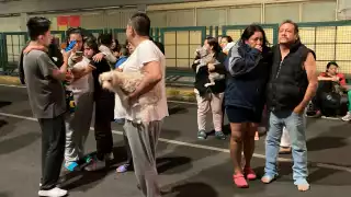 También tuvieron tiempo de salir con sus mascotas. Foto: Cuartoscuro