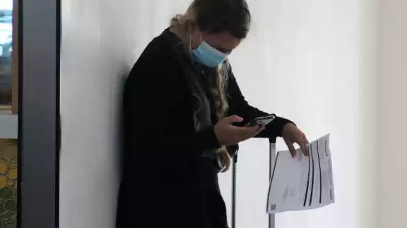 La turista tuvo que permanecer en Cancún tras dar positivo La turista tuvo que permanecer en Cancún tras dar positivo