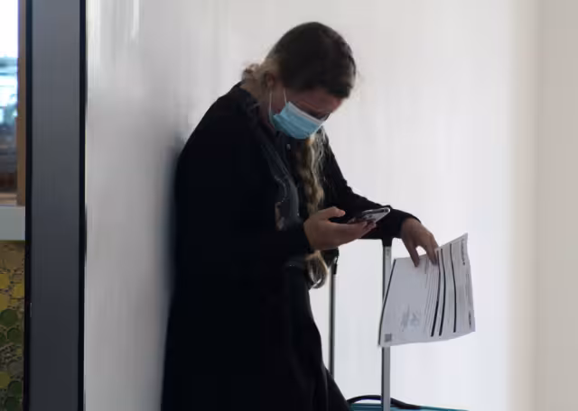 La turista tuvo que permanecer en Cancún tras dar positivo