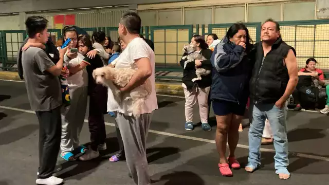 También tuvieron tiempo de salir con sus mascotas. Foto: Cuartoscuro