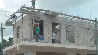 Al no tener trabajo en Chetumal, viajan a Cancún y la Rivera Maya