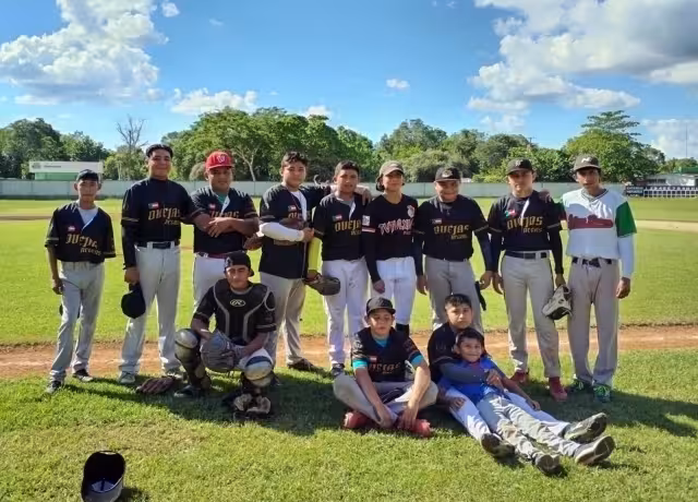 En venganza a que el manager del equipo de beisbol ha realizado señalamientos por la falta de mantenimiento del campo, se le privó el transporte a los atletas