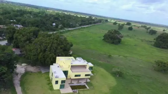 La Casa Blanca de Óscar Rosas está en un rancho de más de 600 hectáreas