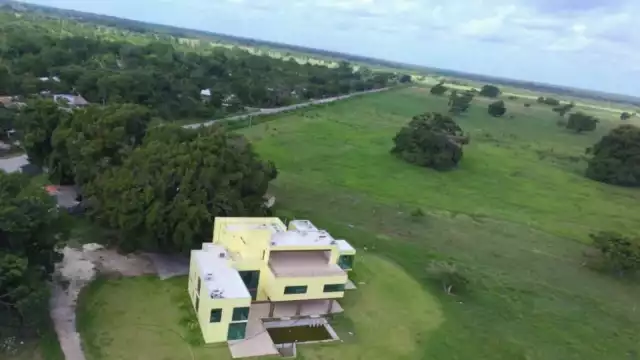 La Casa Blanca de Óscar Rosas está en un rancho de más de 600 hectáreas