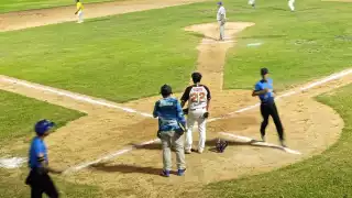San Fernando vence por nocaut a Laguneros en softbol mixto nocturno