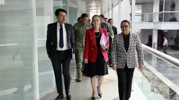 Rosa Icela Rodríguez lució sus pejearetes en una reunión de seguridad con Claudia Sheinbaum Rosa Icela Rodríguez lució sus pejearetes en una reunión de seguridad con Claudia Sheinbaum