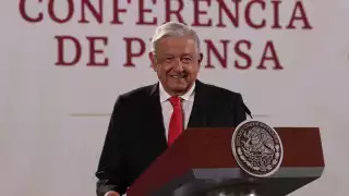 AMLO advierte que Terminal 2 de AICM tiene fallas estructurales graves y sugiere reconstruirla

