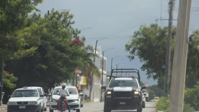 El hombre huyó de las instalaciones de la Jurisdicción Sanitaria de Cancún, por lo que elementos policiacos comenzaron su búsqueda