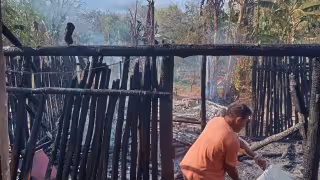 Familia pierde su casa por voraz incendio en Felipe Carrillo Puerto