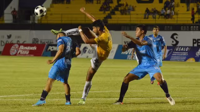 Después de un año, tres mil 433 espectadores se dieron cita en el Estadio Olímpico Carlos Iturralde Rivero