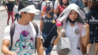 Los médicos sugieren utilizar ropa ligera y de colores claros, gorra o sombrero y lentes de Sol
