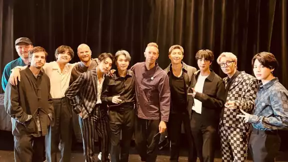 Coldplay y BTS lanzan colaboración musical con “My Universe