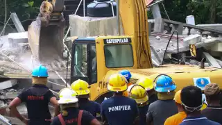 Aún continúan los trabajos de rescate entre los escombros en Haití