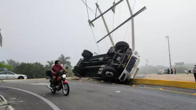 Cuerpos de emergencia llevaron al lesionado a un hospital
