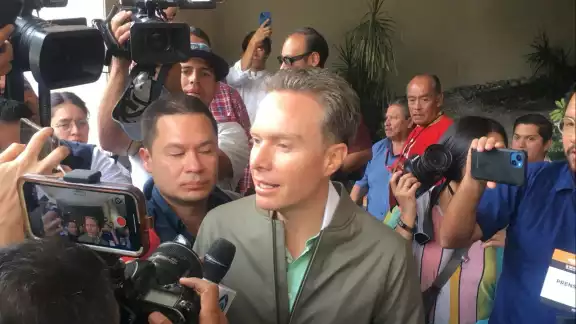 Velasco cumplió con el requisito de renunciar a su cargo para buscar la candidatura