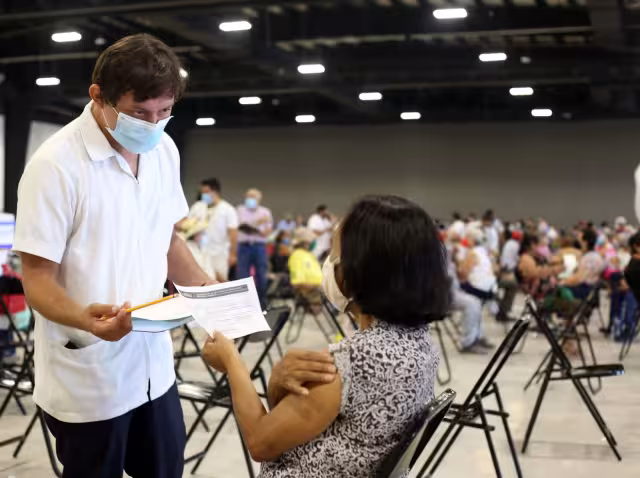 En el primer día de la jornada se aplicaron más de 8 mil vacunas, el día ayer se esperaba inmunizar hasta 4 mil